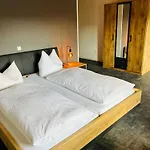Landgasthof Brandtner Wirt 招待所 3*